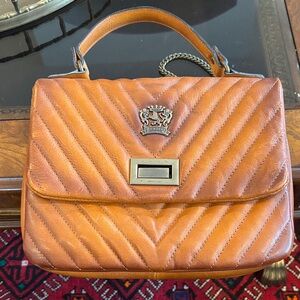 Pratesi Mel V Quilted Leather Grab Bag.
Elegant Tan Quilted Handbag